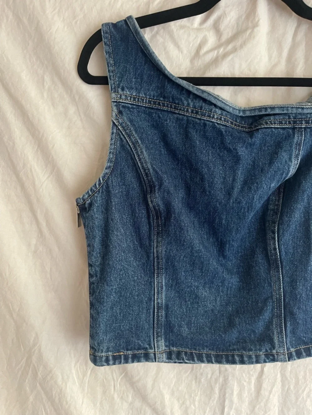 MESHKI Off-the-Shoulder Denim Top Asymmetrical Crop Side Tie Edge Y2K Size Small - Picture 5 of 13